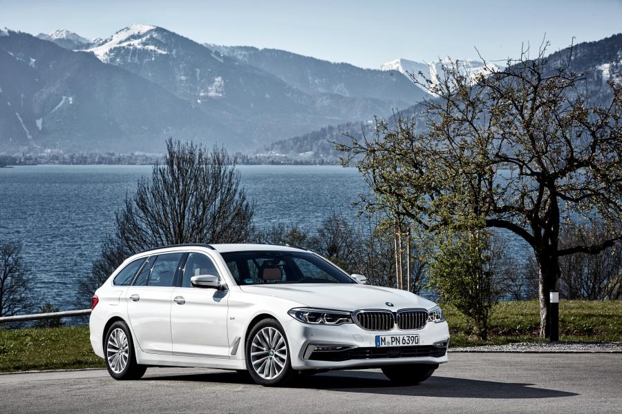  BMW 520d Touring Luxury Line 2017 года  (WW) (фото 26 из 40)